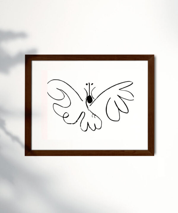 Poster de Picasso en papel estucado semi mate con marco roble oscuro. Obra: Mariposa.